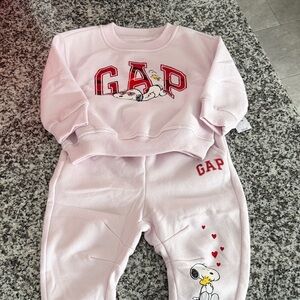 GAP Light Pink Sweatshirt and Joggers with Snoopy Graphic 6-12 months